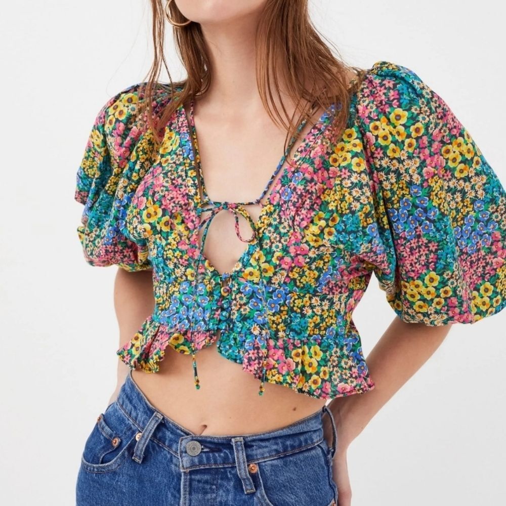 For Love and Lemons Chic Feminine Playful Fairy Ruth Floral Crop Top Small